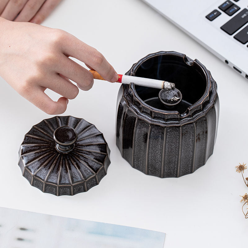 Ceramic Butt-Bucket with lid