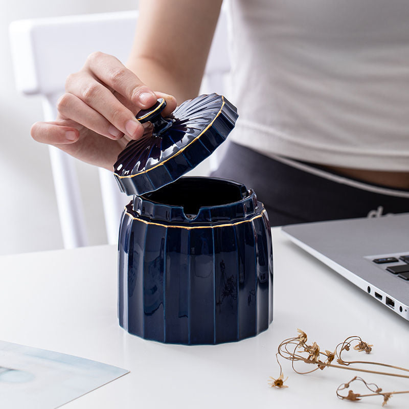 Ceramic Butt-Bucket with lid